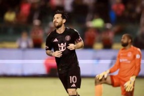 九游娱乐-拜仁引发争议！，梅西官方宣布出色防守新规观众掌声雷动的简单介绍