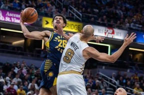 九游体育-关于西亚卡姆在湖人比赛中出色防守，挺进下一轮引发热议！的信息